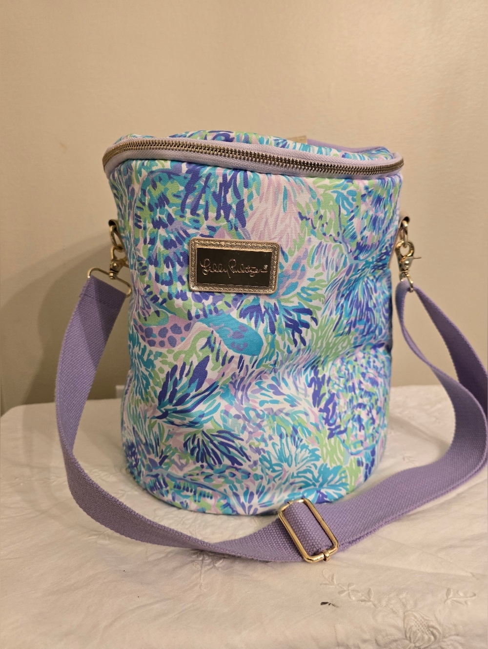 Lilly Pulitzer Insulated Round Cooler Bag In "Shell Of A Party"